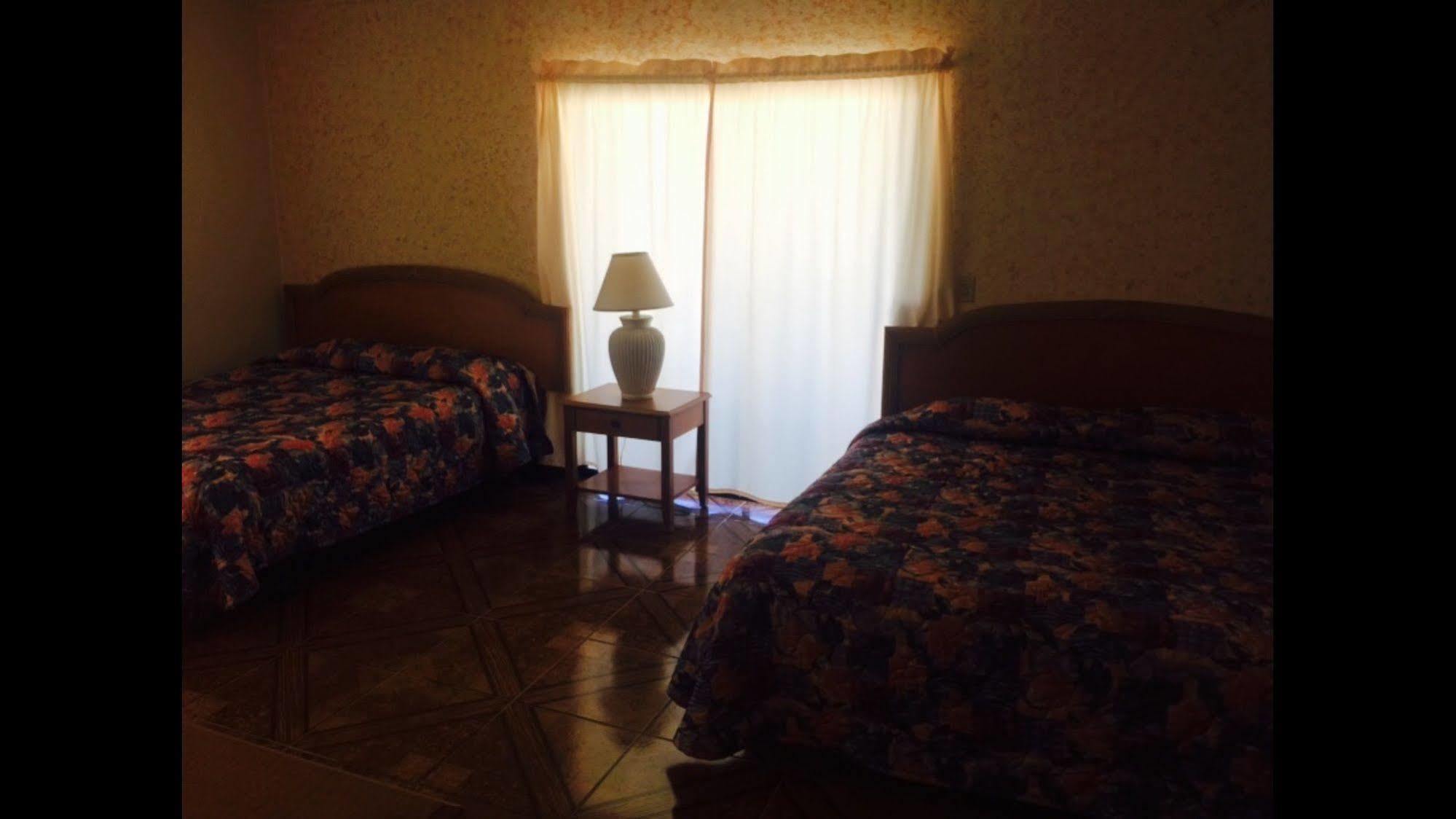 La Cueva Del Pirata Hotel กามาลู ภายนอก รูปภาพ