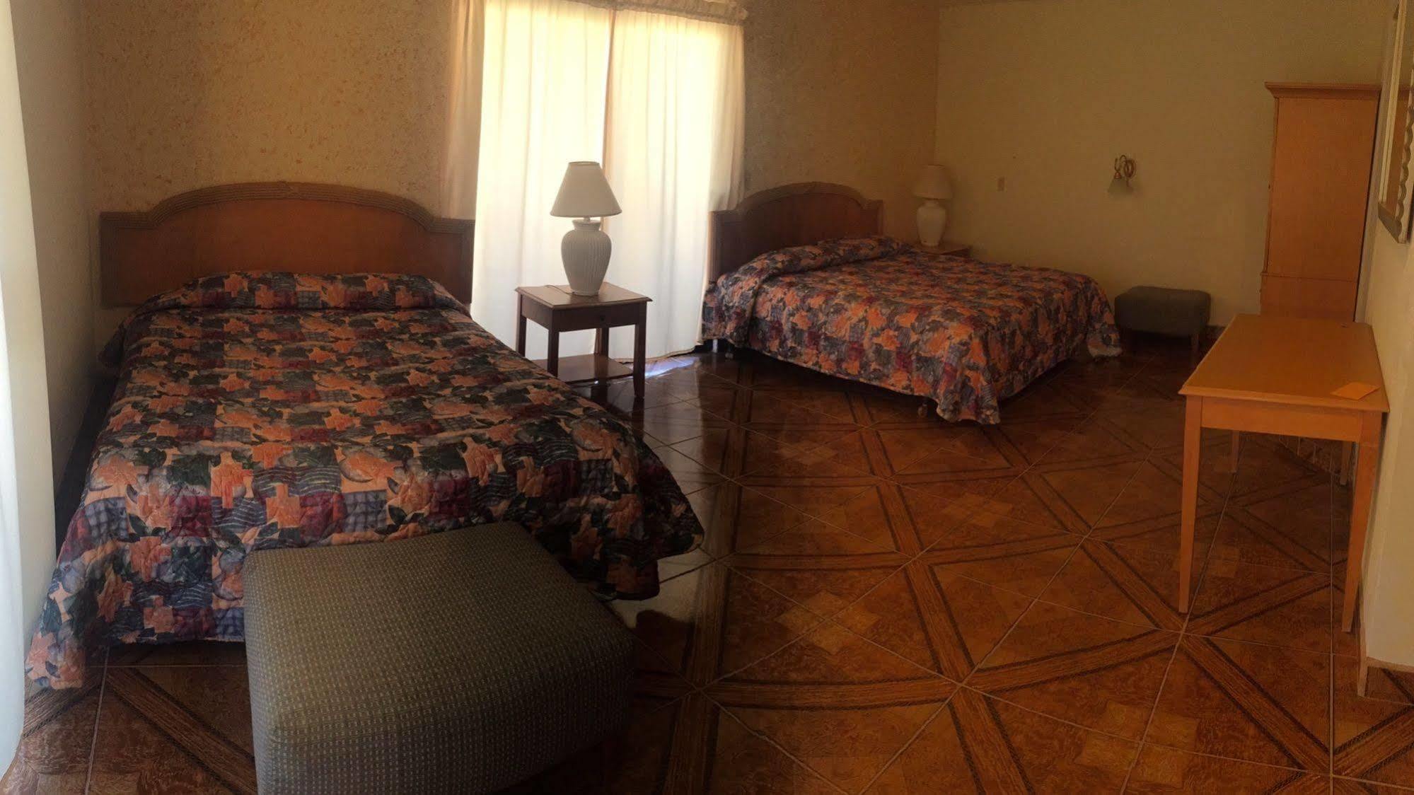 La Cueva Del Pirata Hotel กามาลู ภายนอก รูปภาพ