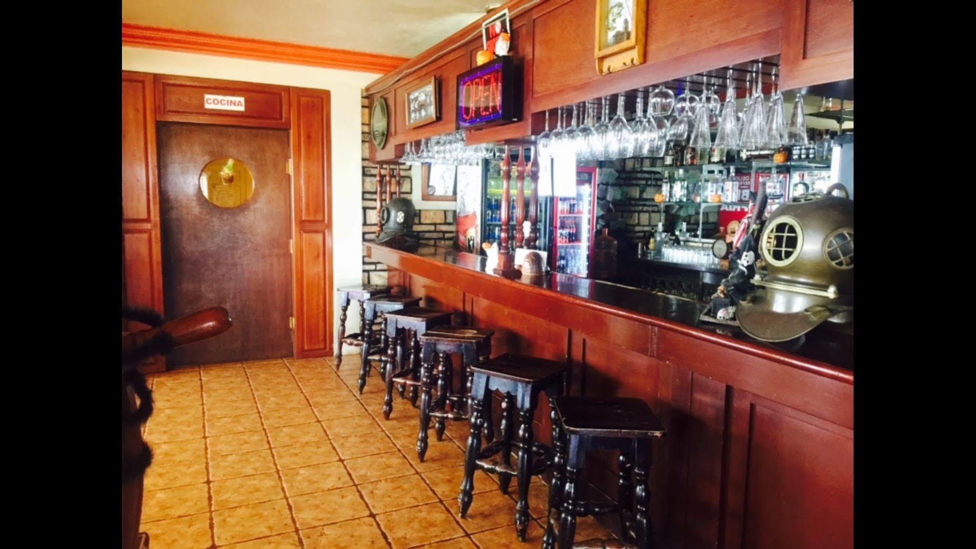 La Cueva Del Pirata Hotel กามาลู ภายนอก รูปภาพ